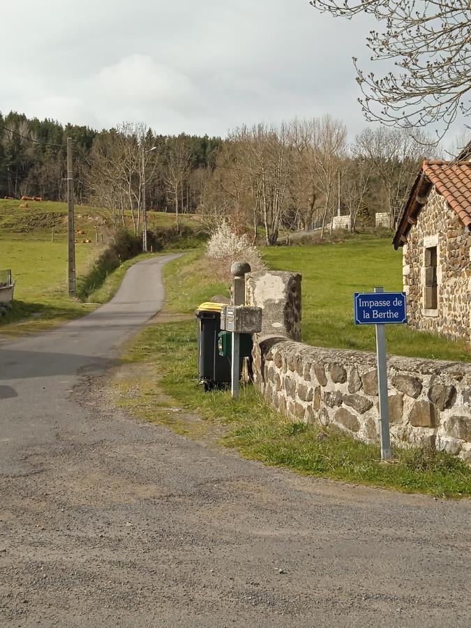 Gites De La Berthe Lantriac Екстер'єр фото